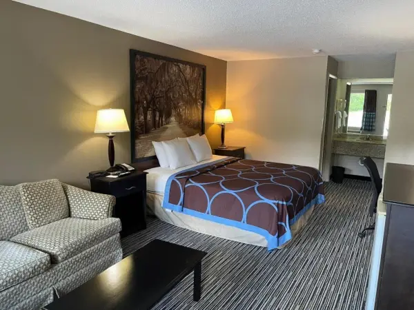 Super 8 by Wyndham Elberton 10